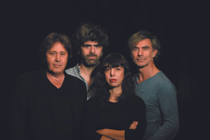 Ranskalainen klarinetisti Louis Sclavis on 1980-luvulta asti raivannut tietään eurooppalaisen jazzin kärkeen. Hän kuuluu niihin pioneereihin, jotka näyttivät uuden raiteen eurooppalaiselle jazzille ja improvisoidulle musiikille kehittämällä oman persoonallisen akateemisuudesta vapaan ilmaisutavan. Tänä vuonna 70 vuotta täyttävä ikoninen muusikko on pitkään ihaillut kuvataiteilija Ernest Pignon-Ernestin katutaidetta. Suomessa Sclavis muistetaan mm. legendaarisesta Napoli’s Walls -yhtyeestä.