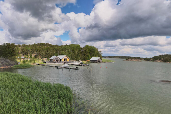 Cafe Laituri on sijaitsee upealla paikalla Naantalin saariston kätköissä. Kuva: Toni Honko, Kohokohdat.fi