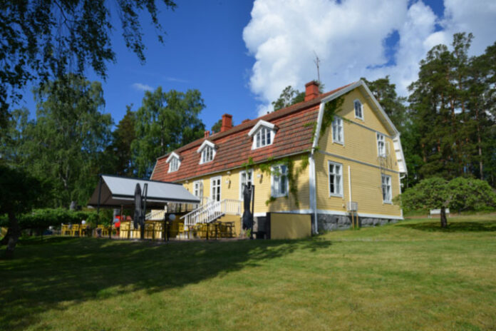 Tammiston Kuulas on terassiravintola, jossa on ainutlaatuinen tunnelma.